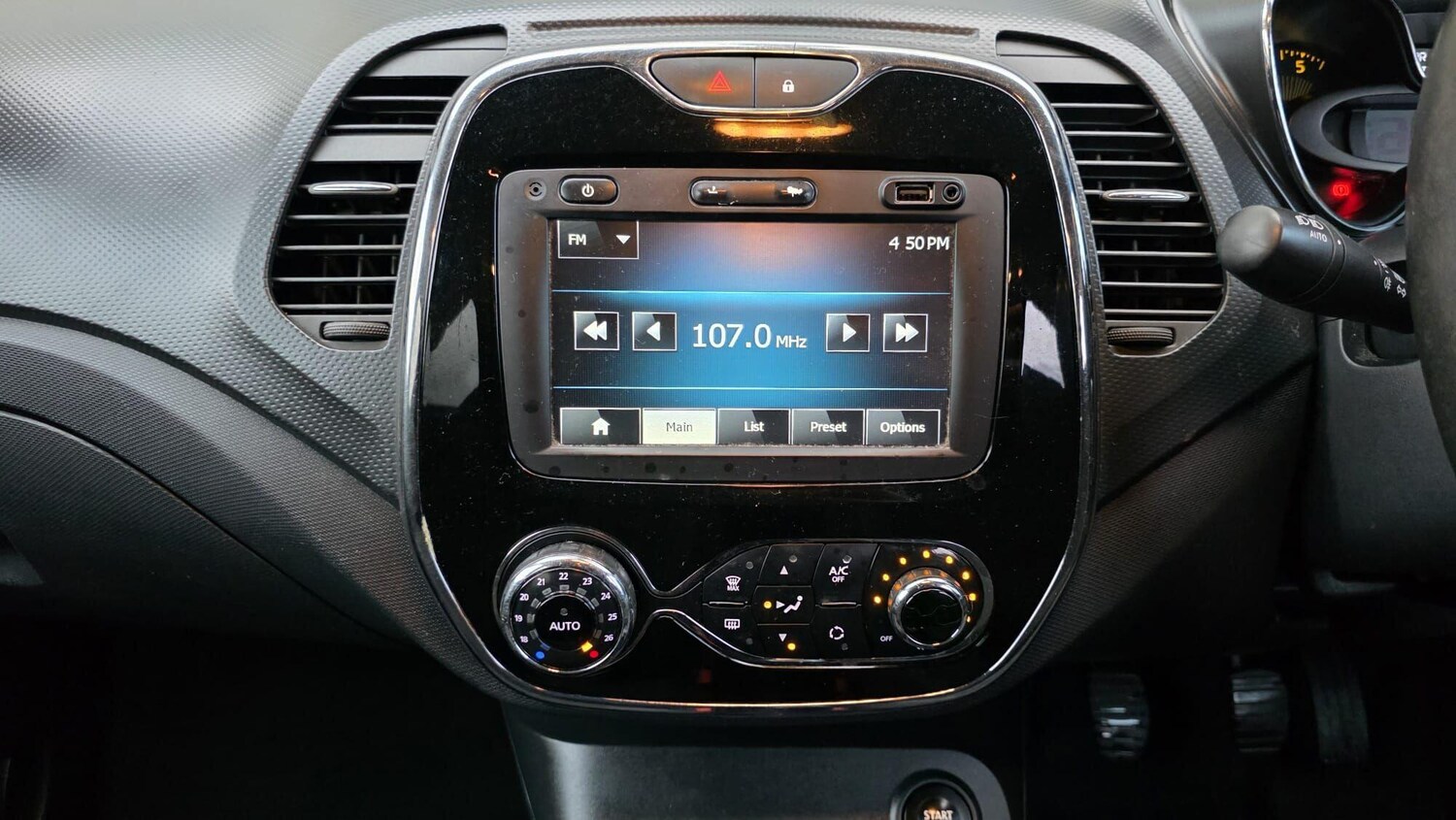 Used Renault Captur for sale - 77586636: Photo 32