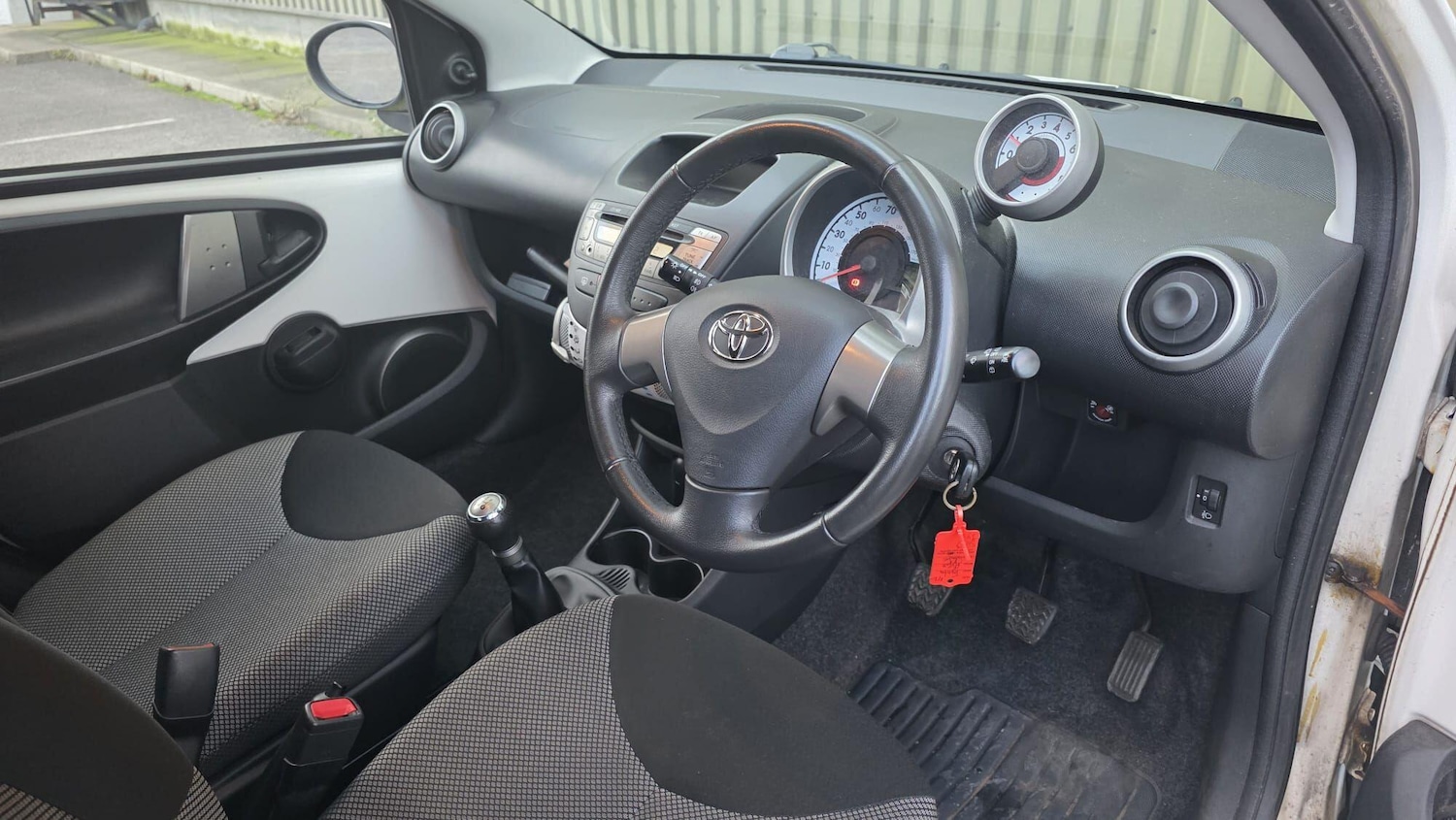 Used Toyota AYGO 2013 for sale - 77315456: Photo 27