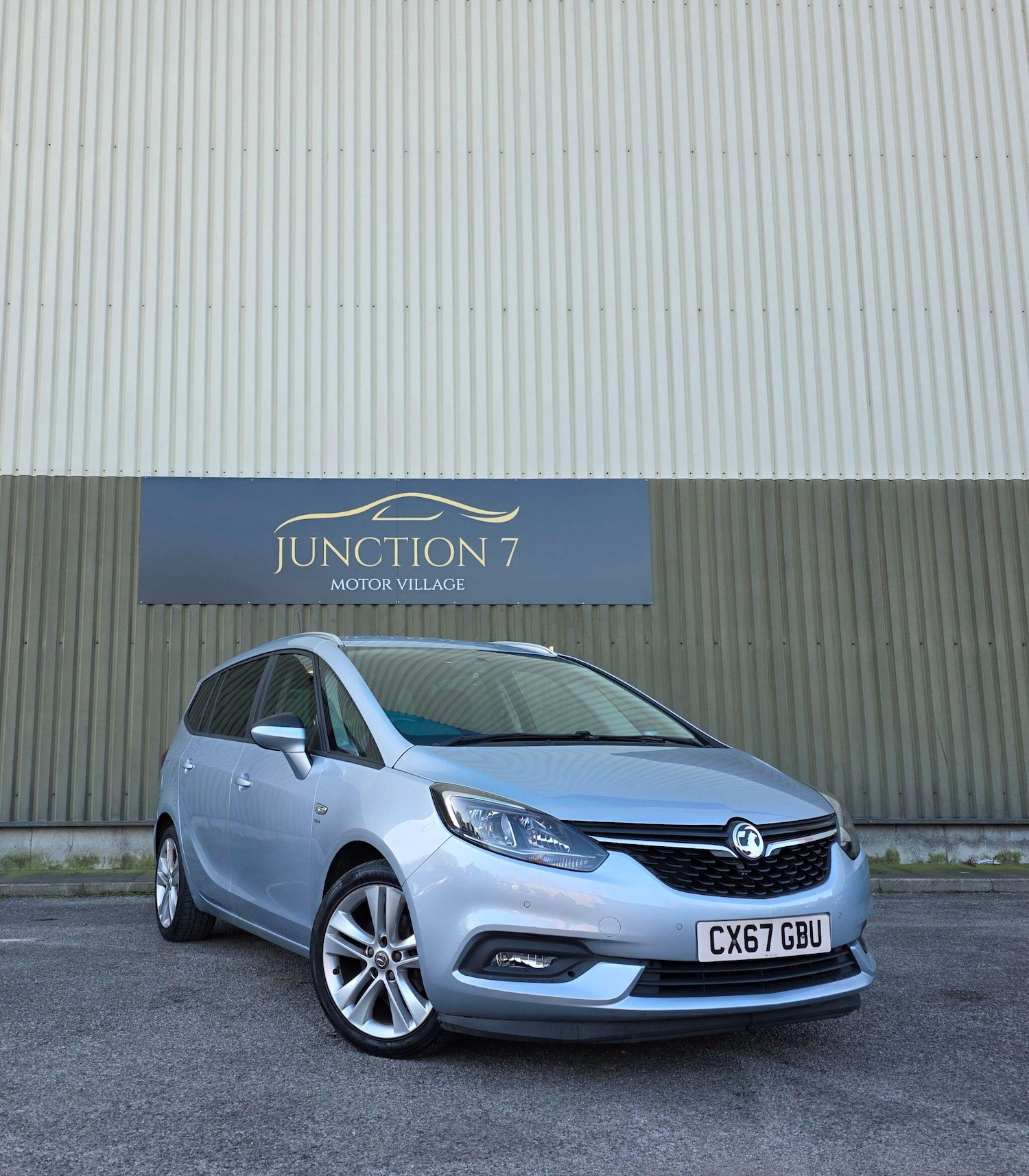 Used Vauxhall Zafira 2017 for sale - 77737715: Photo 2