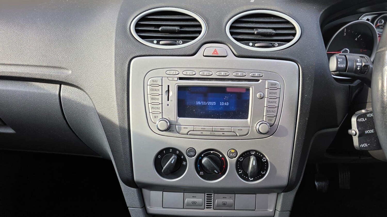 Used Ford Focus 2011 for sale - 76633822: Photo 32