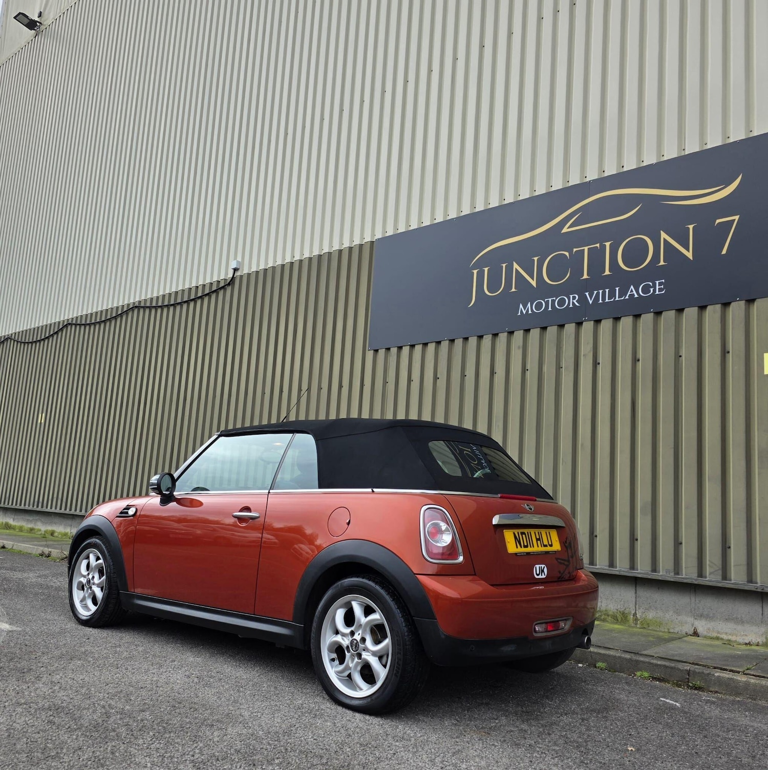 Used MINI Convertible 2011 for sale - 77671311: Photo 10