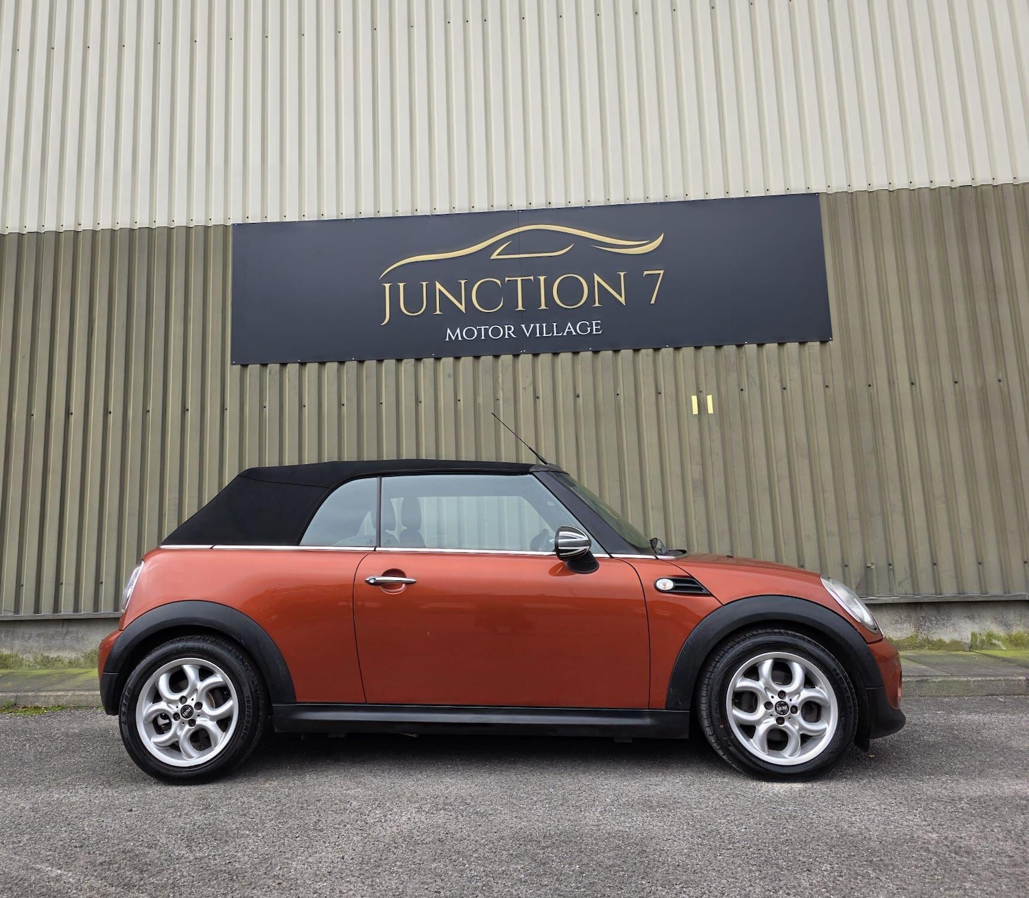 Used MINI Convertible 2011 for sale - 77671311: Photo 13