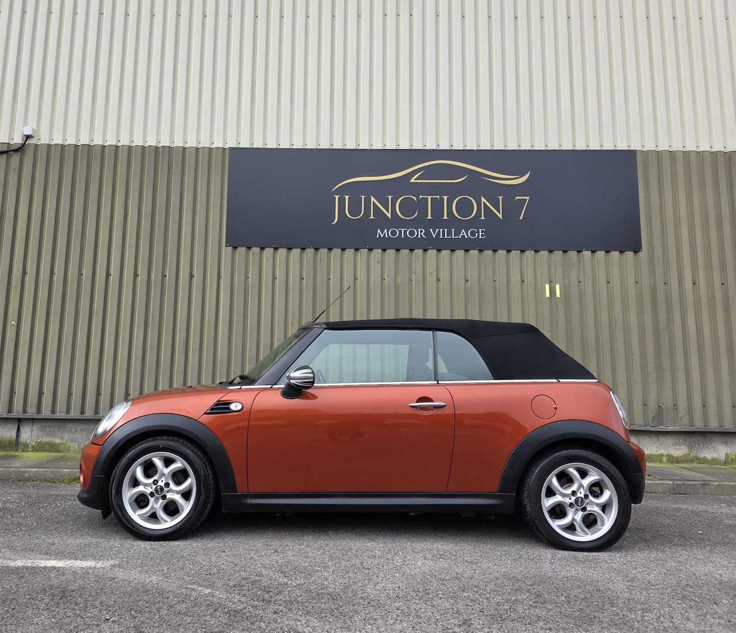 Used MINI Convertible 2011 for sale - 77671311: Photo 18