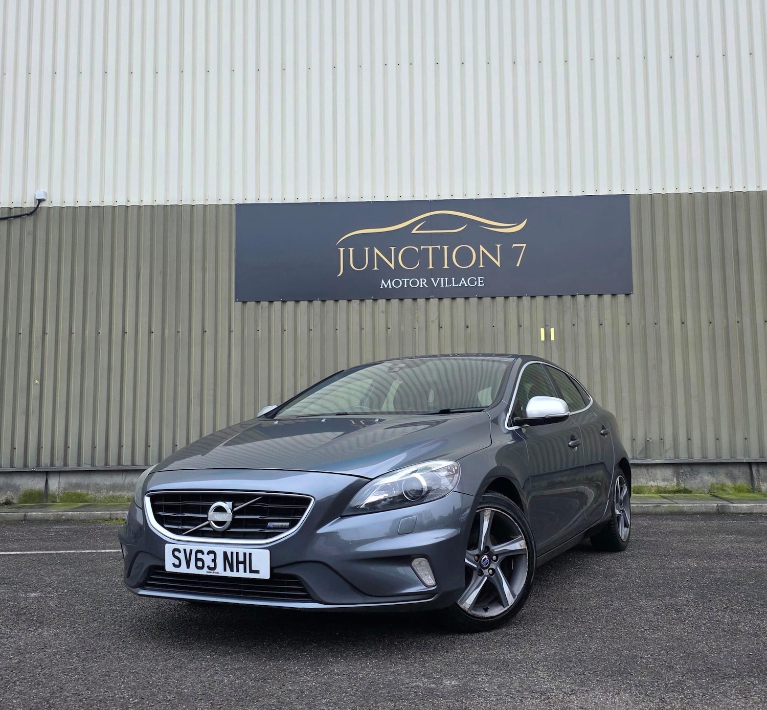 Used Volvo V40 2013 for sale - 77330834: Photo 1