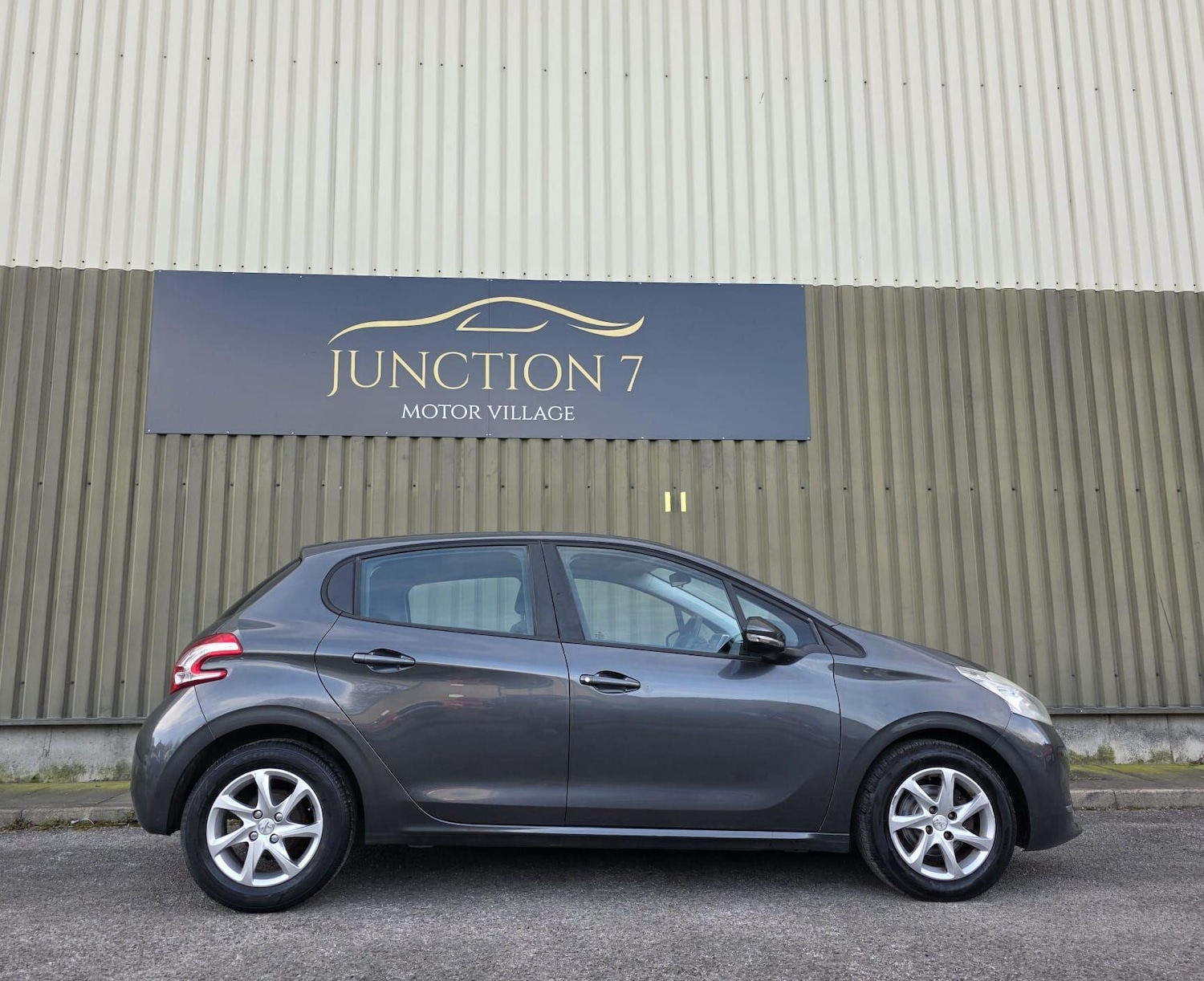 Used Peugeot 208 2014 for sale - 77939948: Photo 10