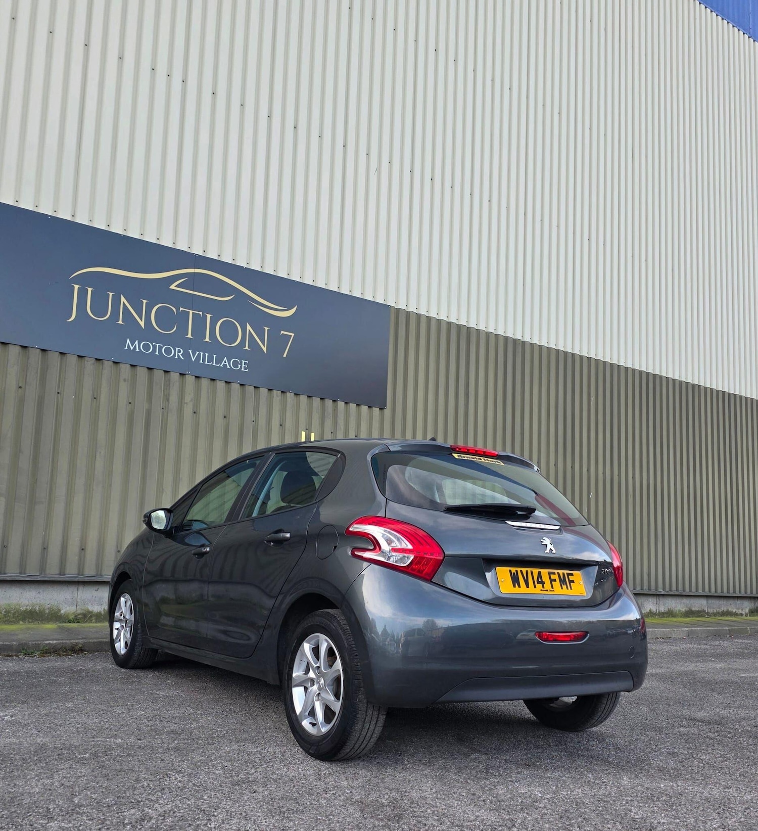 Used Peugeot 208 2014 for sale - 77939948: Photo 14