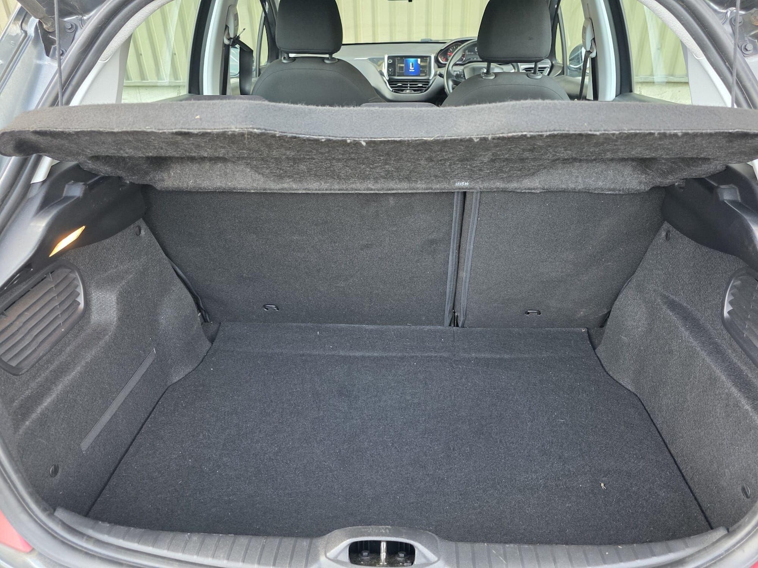 Used Peugeot 208 2014 for sale - 77939948: Photo 15