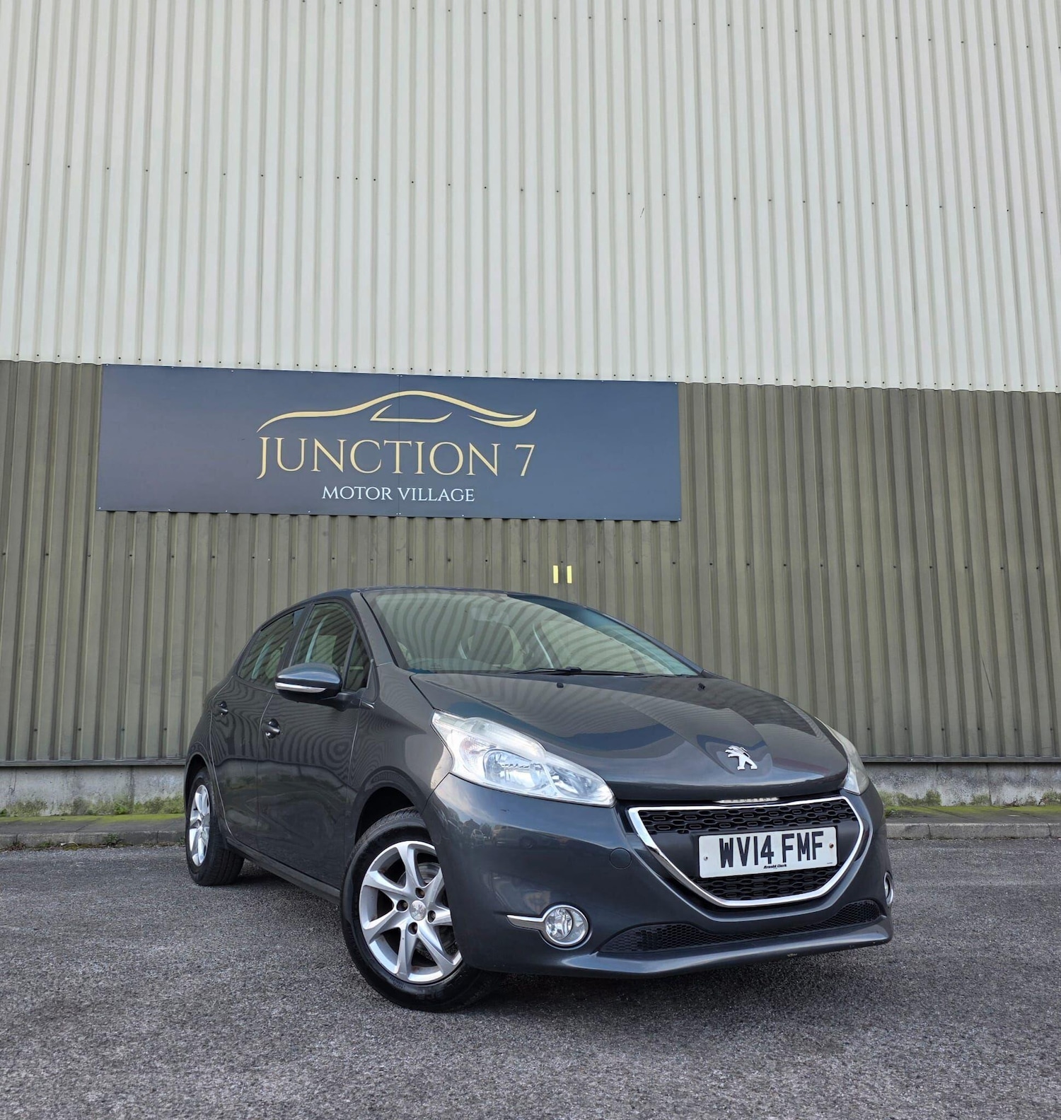 Used Peugeot 208 2014 for sale - 77939948: Photo 2