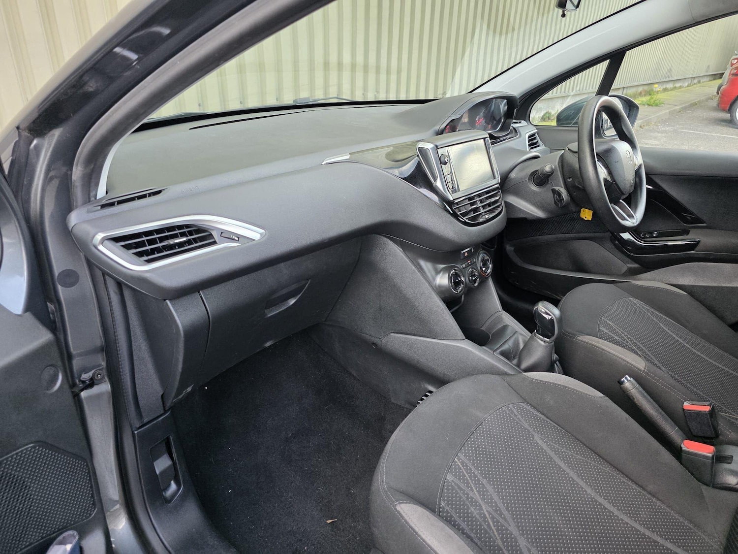 Used Peugeot 208 2014 for sale - 77939948: Photo 24