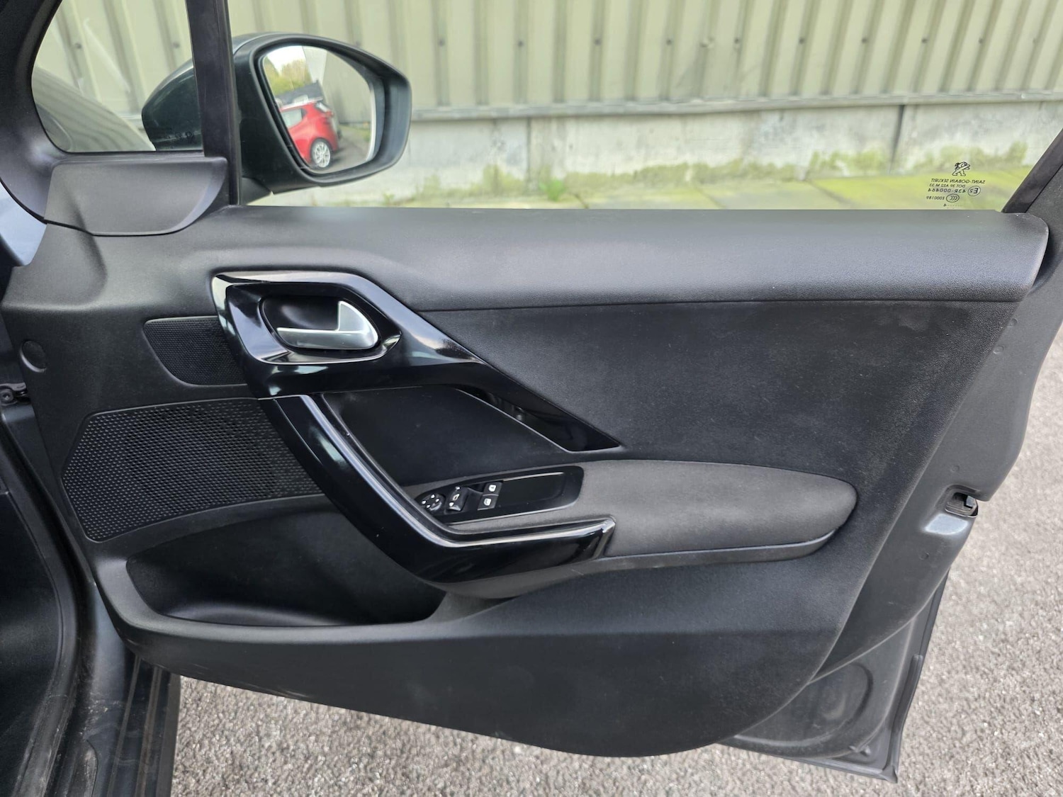 Used Peugeot 208 2014 for sale - 77939948: Photo 26