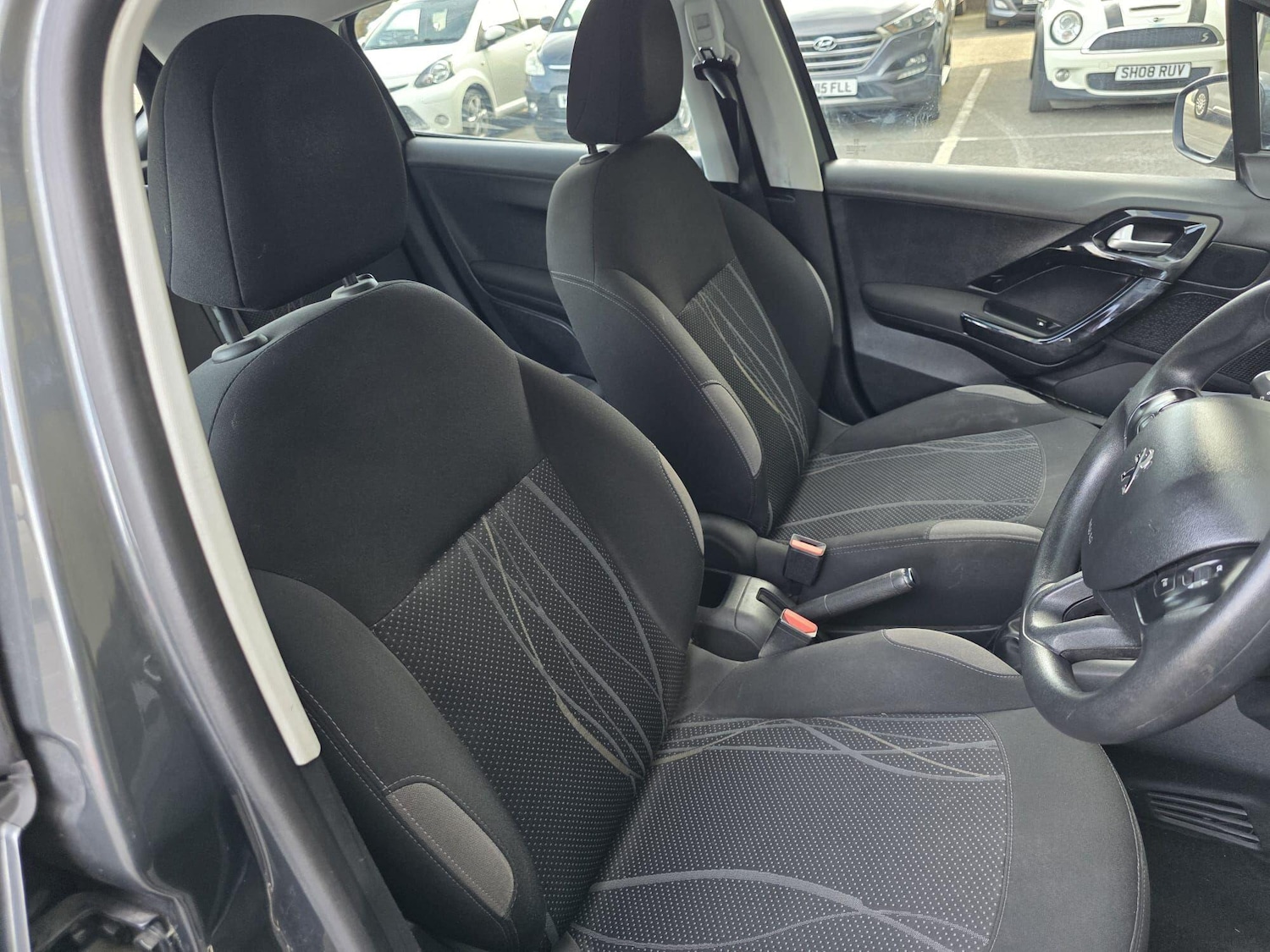 Used Peugeot 208 2014 for sale - 77939948: Photo 28