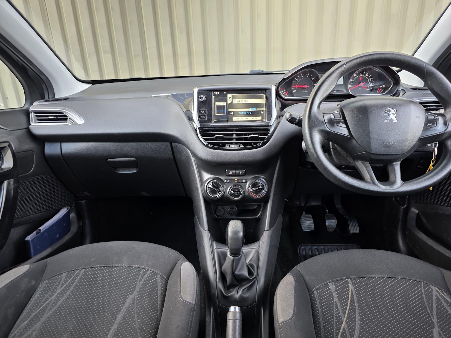 Used Peugeot 208 2014 for sale - 77939948: Photo 29