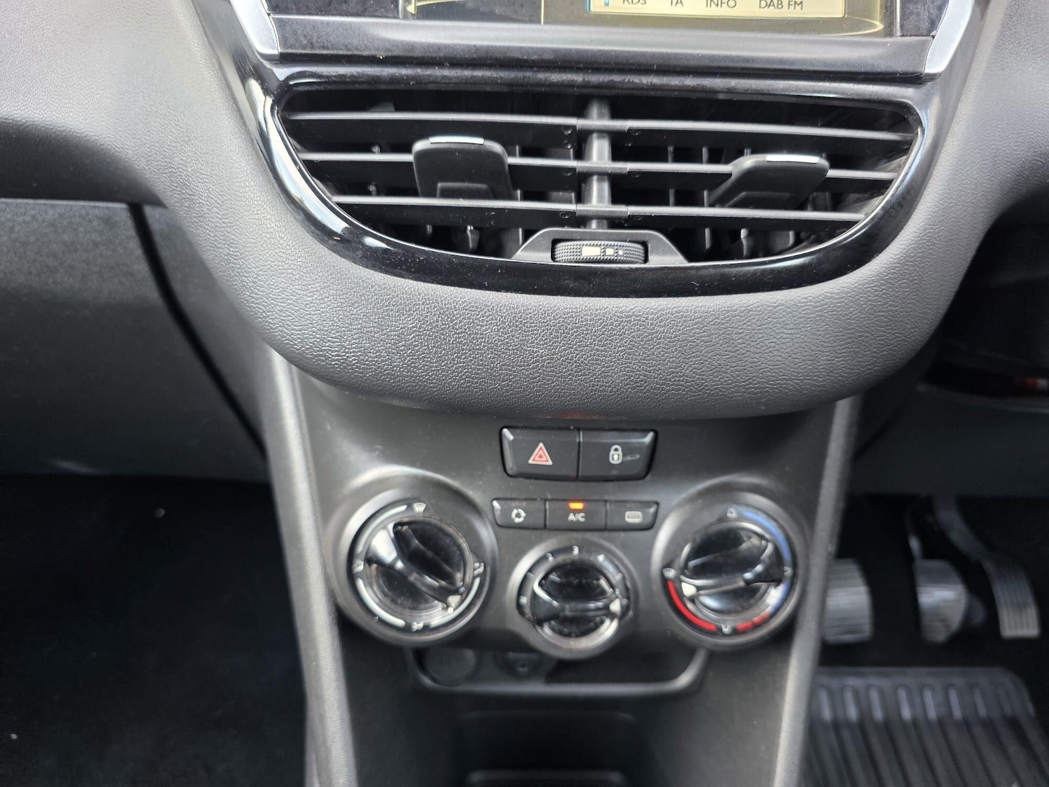 Used Peugeot 208 2014 for sale - 77939948: Photo 32