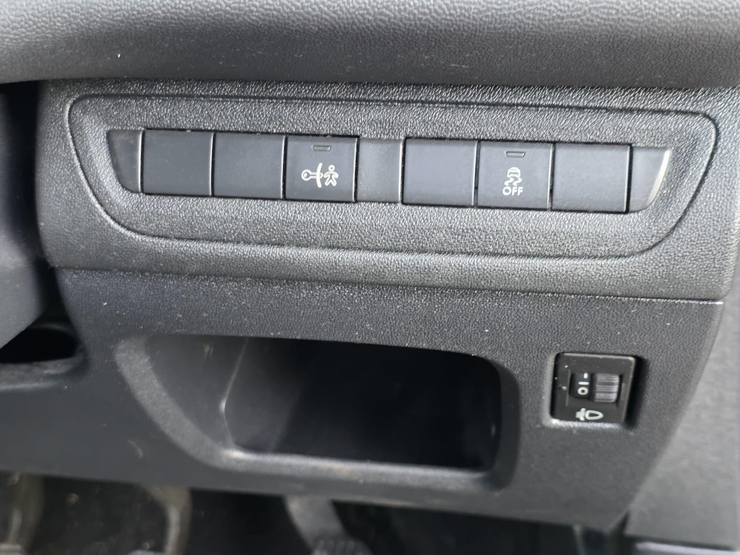 Used Peugeot 208 2014 for sale - 77939948: Photo 35