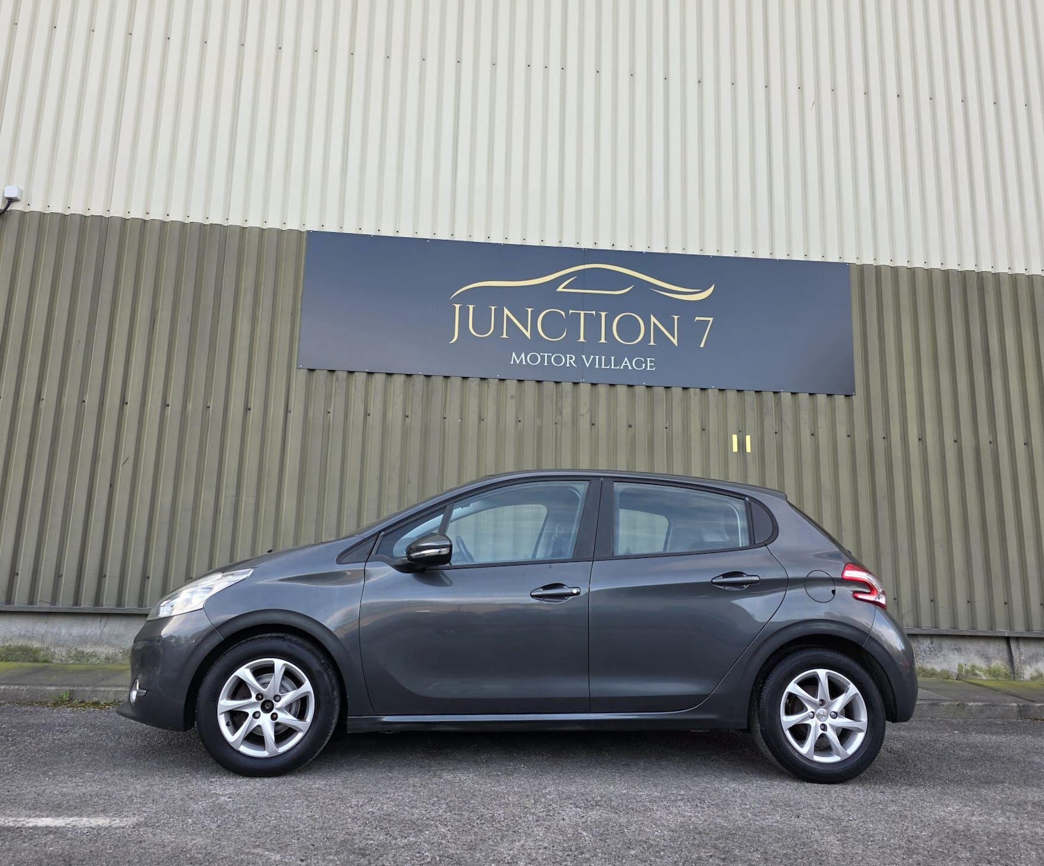 Used Peugeot 208 2014 for sale - 77939948: Photo 7