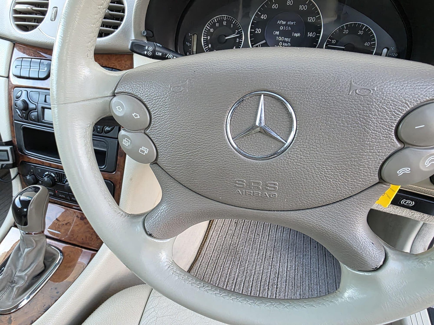 Used Mercedes-Benz CLK 2003 for sale - 77645828: Photo 32