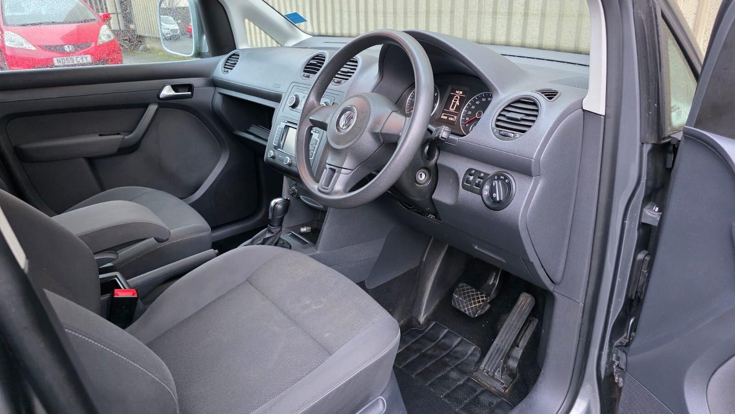 Used Volkswagen Caddy Maxi Life 2014 for sale - 76886513: Photo 25