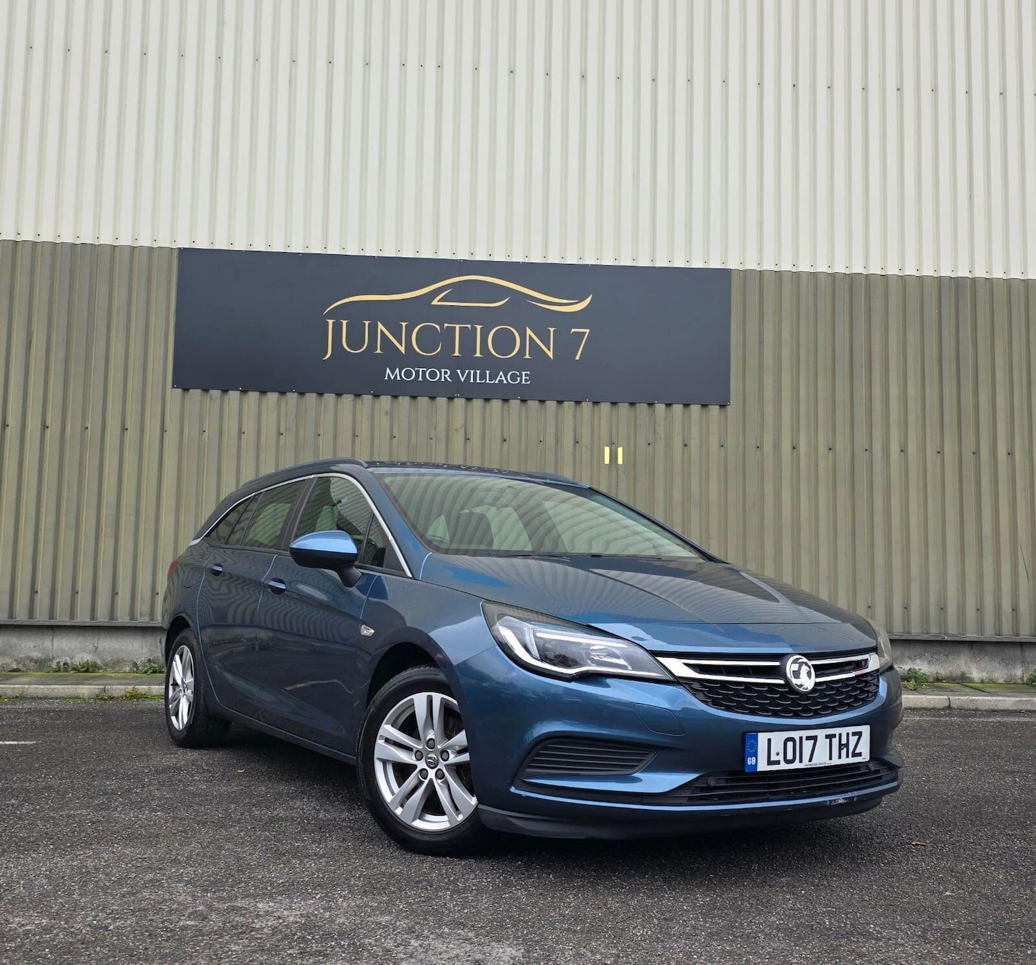 Used Vauxhall Astra 2017 for sale - 76484644: Photo 2