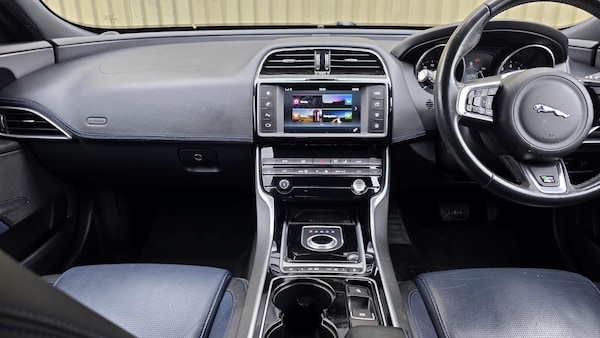 Used Jaguar XE 2016 for sale - 76214460: Photo 29