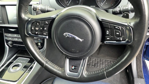 Used Jaguar XE 2016 for sale - 76214460: Photo 30