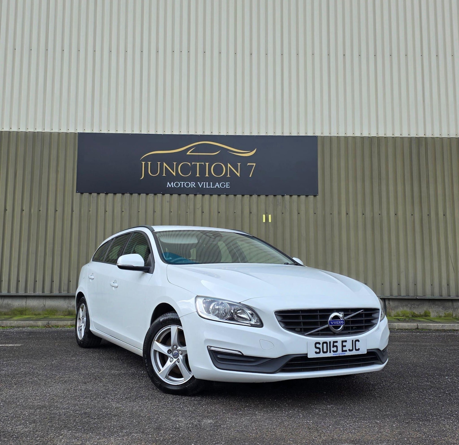 Used Volvo V60 for sale - 77484211: Photo 2