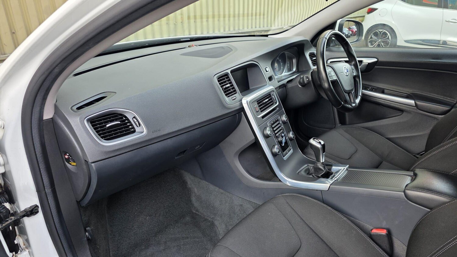 Used Volvo V60 for sale - 77484211: Photo 25