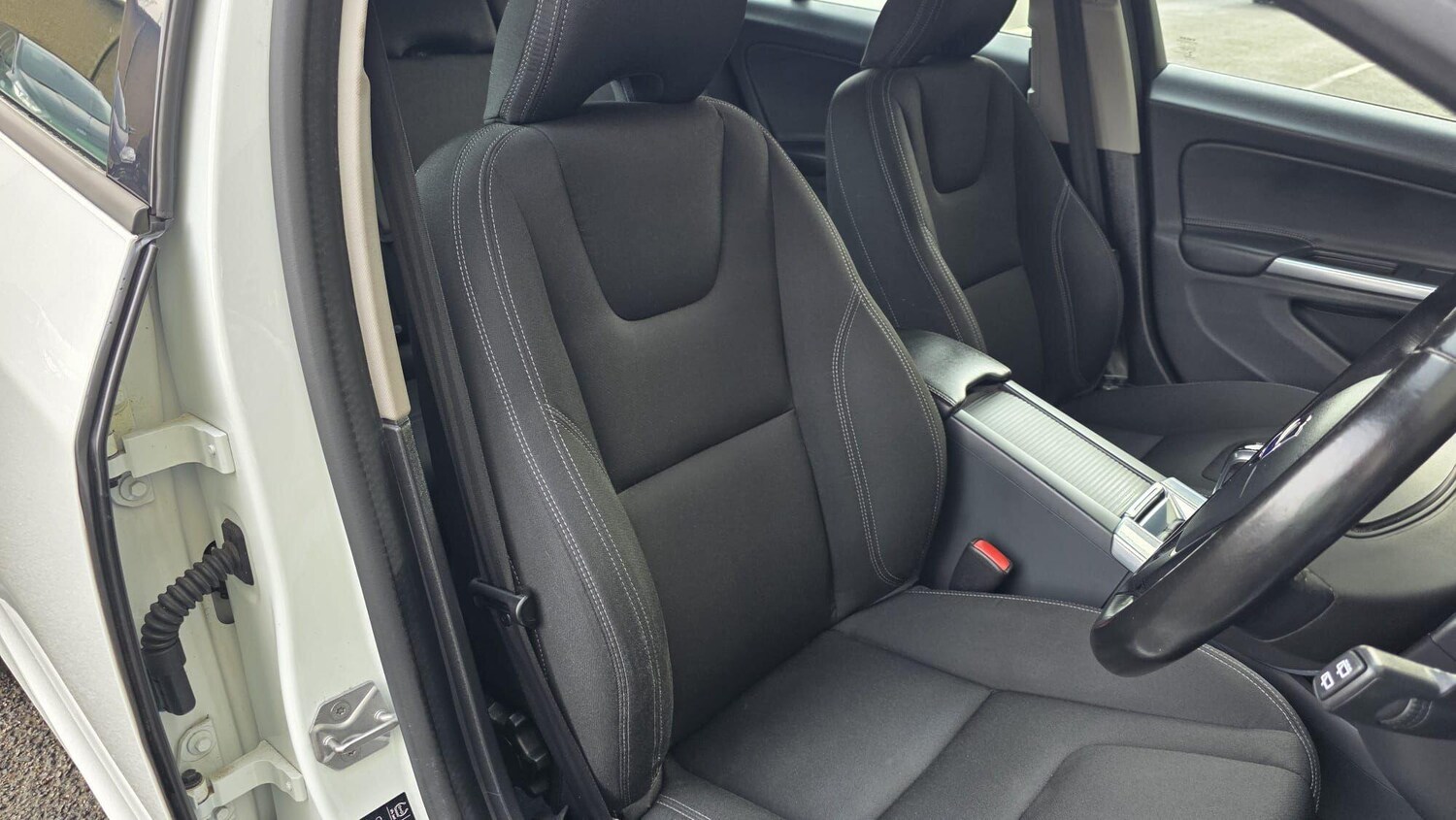 Used Volvo V60 for sale - 77484211: Photo 28