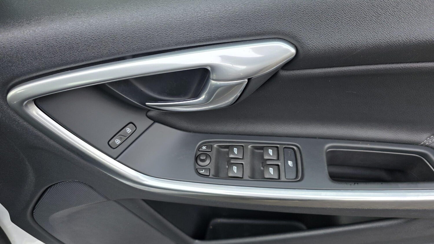 Used Volvo V60 for sale - 77484211: Photo 29