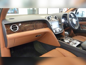 Used Bentley Bentayga 2017 for sale - 78903697: Photo