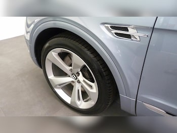 Used Bentley Bentayga 2017 for sale - 78903697: Photo