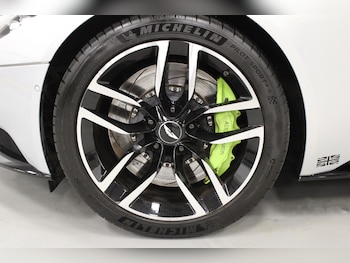 Used Aston Martin DB11 2017 for sale - 79589206: Photo