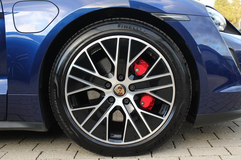 Used Porsche Taycan 2022 for sale - 76405312: Photo 4