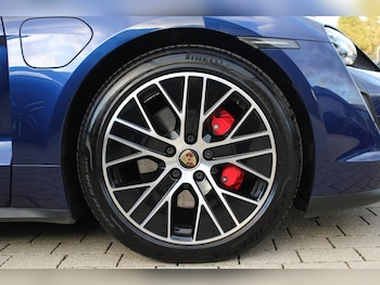 Used Porsche Taycan 2022 for sale - 76405312: Photo