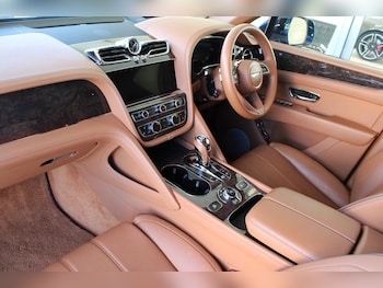 Used Bentley Bentayga 2021 for sale - 76653496: Photo