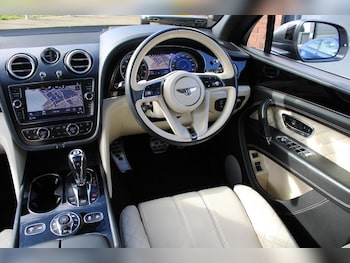 Used Bentley Bentayga 2016 for sale - 76252386: Photo