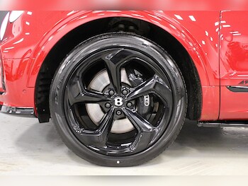Used Bentley Bentayga 2023 for sale - 78593127: Photo