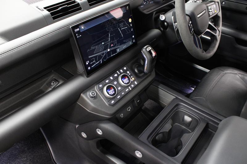 Used Land Rover Defender 2023 for sale - 76738839: Photo 3