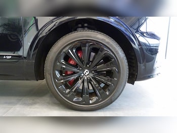 Used Bentley Bentayga 2021 for sale - 78556210: Photo