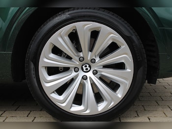 Used Bentley Bentayga 2020 for sale - 78910090: Photo