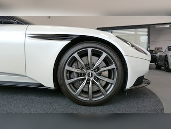 Used Aston Martin DB11 2019 for sale - 78957125: Photo