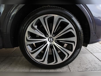 Used Bentley Bentayga 2022 for sale - 76117472: Photo