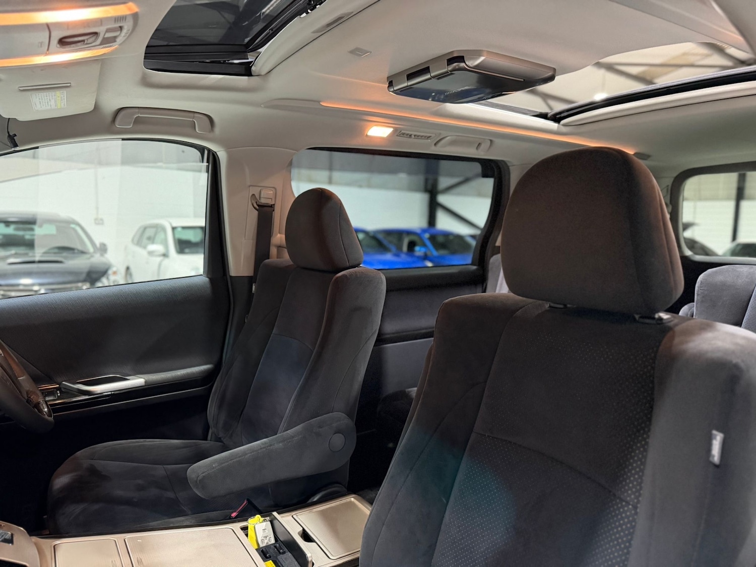 Used Toyota Vellfire 2011 for sale - 77057026: Photo 10