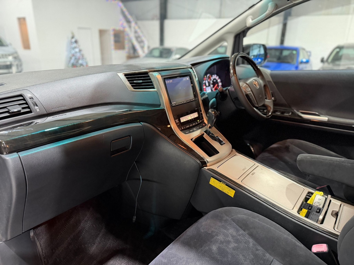 Used Toyota Vellfire 2011 for sale - 77057026: Photo 16