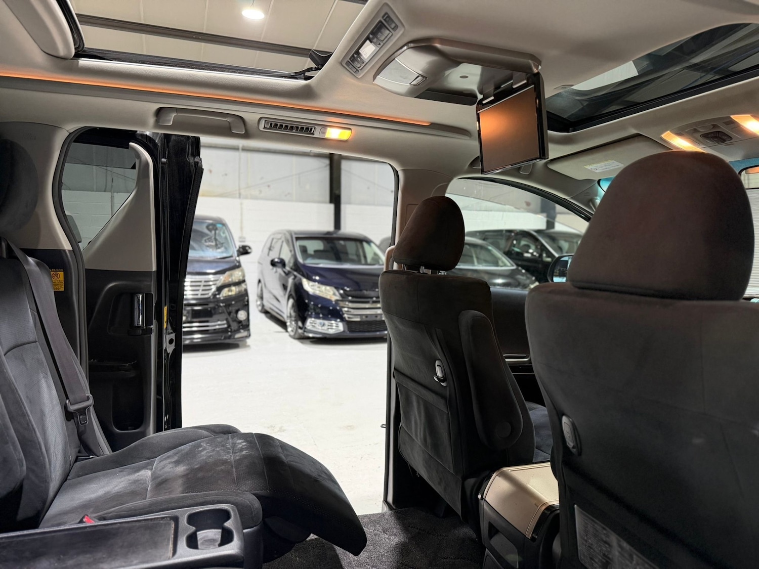 Used Toyota Vellfire 2011 for sale - 77057026: Photo 17