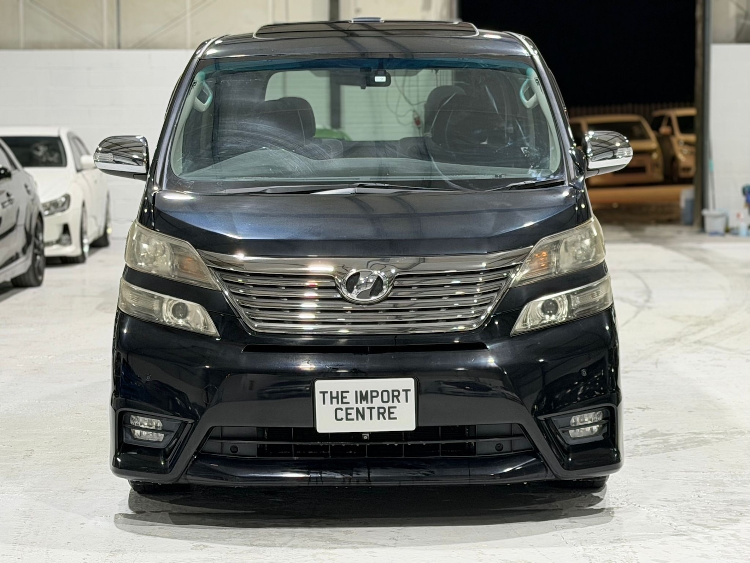 Used Toyota Vellfire 2011 for sale - 77057026: Photo 2