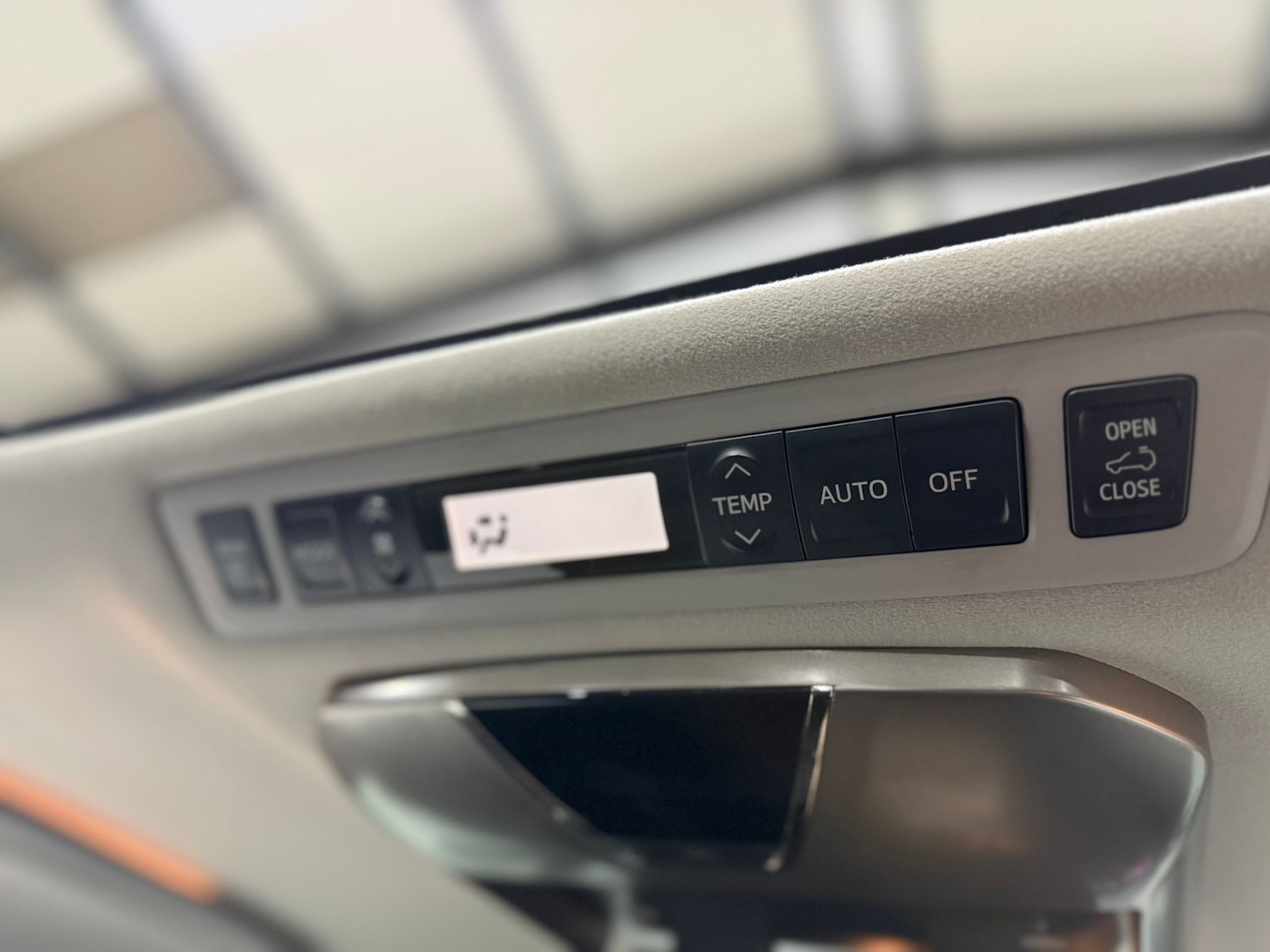 Used Toyota Vellfire 2011 for sale - 77057026: Photo 21