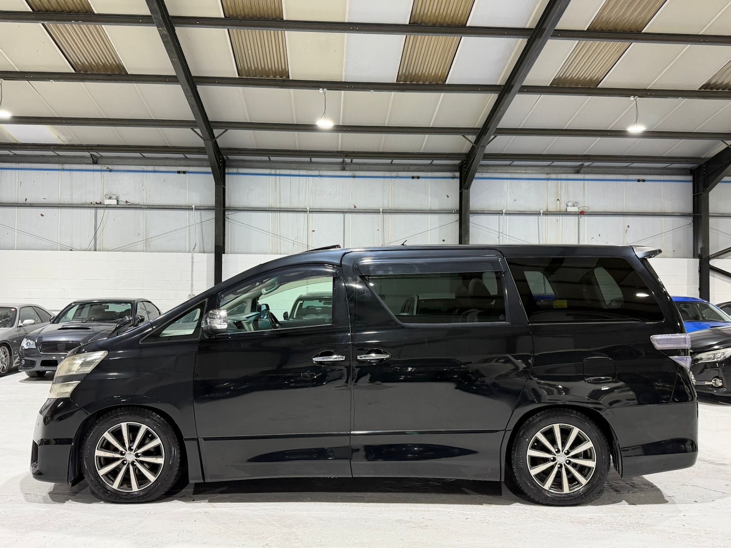 Used Toyota Vellfire 2011 for sale - 77057026: Photo 3