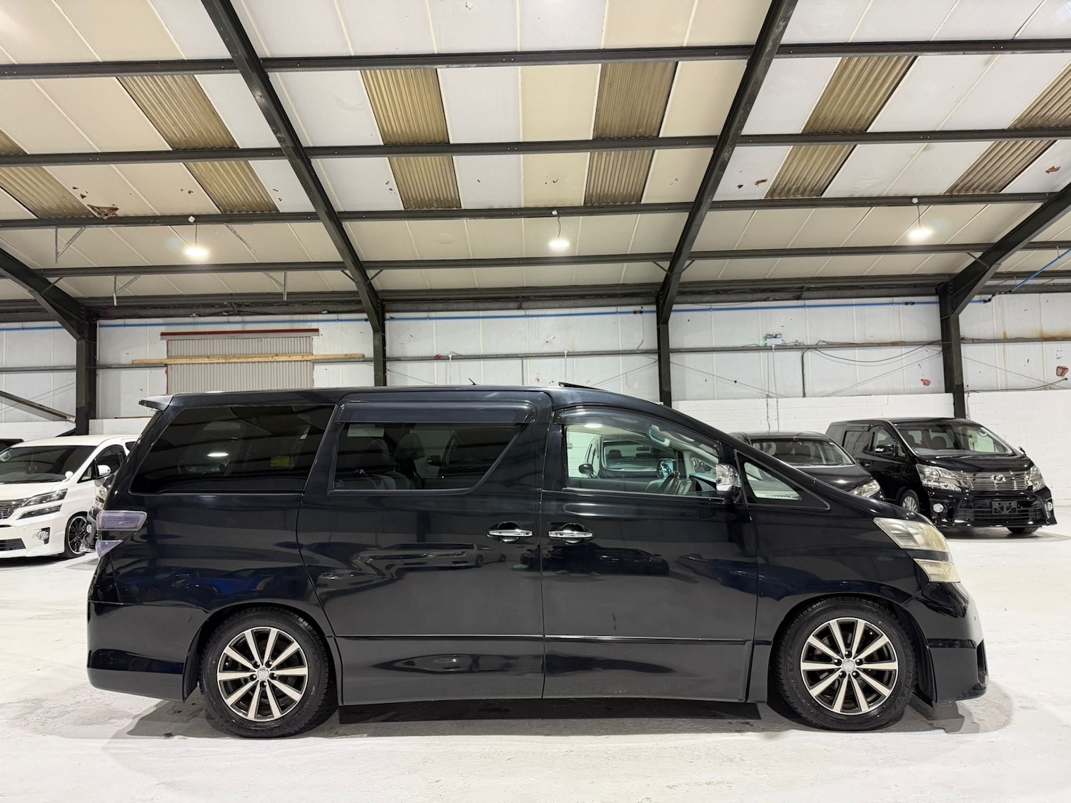 Used Toyota Vellfire 2011 for sale - 77057026: Photo 6
