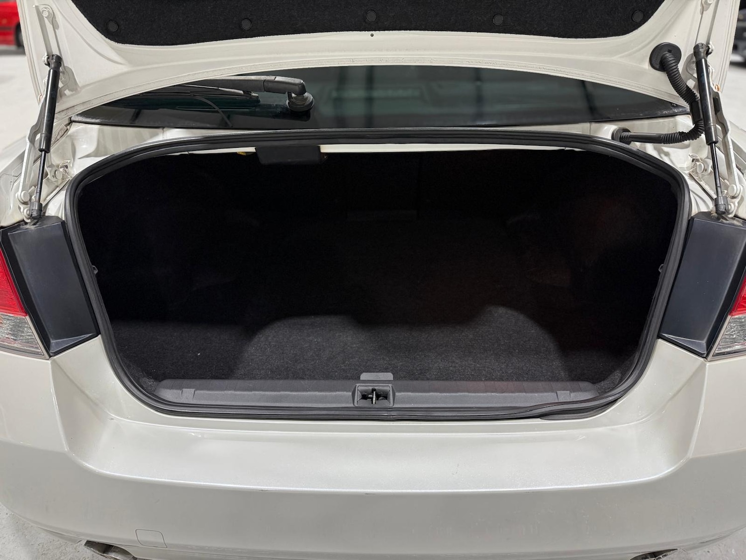 Used Subaru Legacy 2010 for sale - 77277454: Photo 37