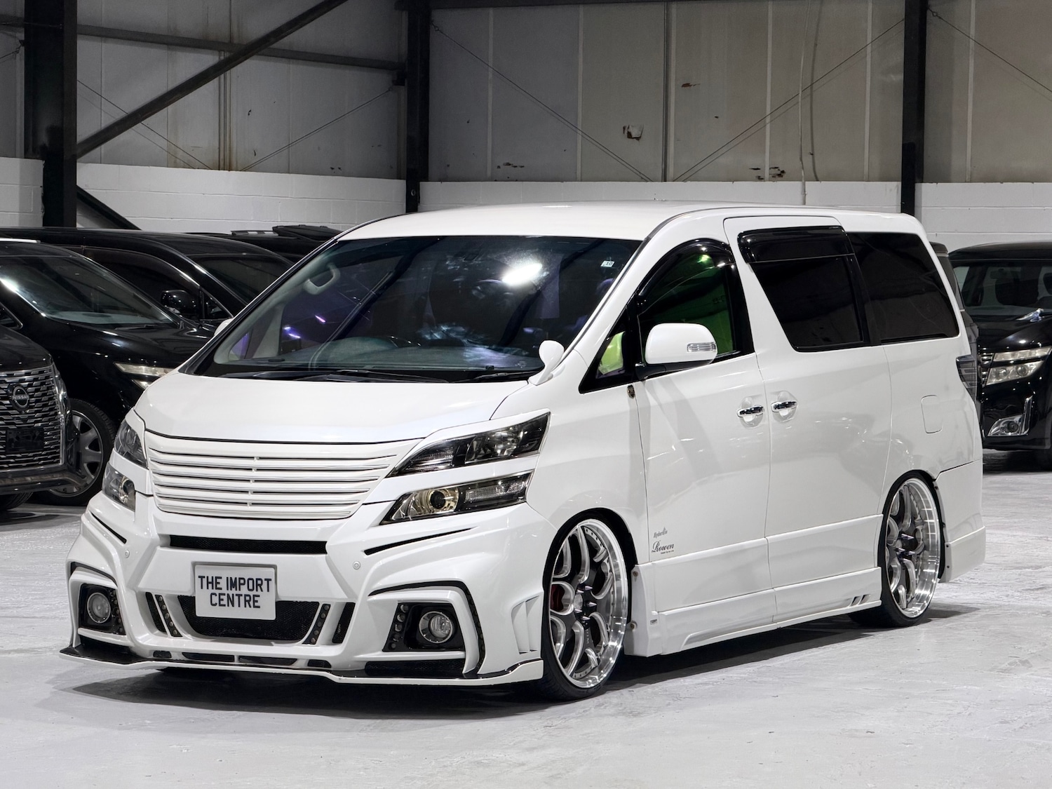 Used Toyota Vellfire 2013 for sale - 76924135: Photo 1